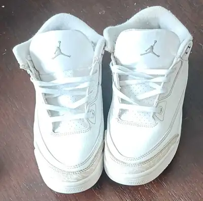 Kids Jordan's 3 retro (pure money) edition, View more