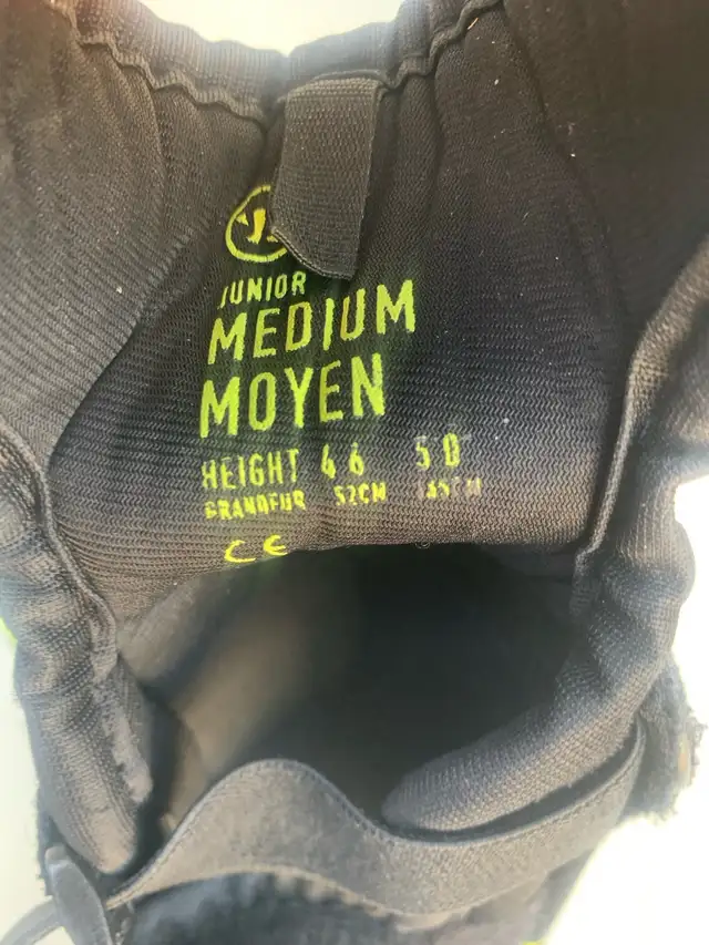 hockey elbow pads in Hockey in Edmonton - Image 5