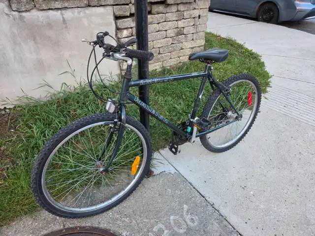  26" Raleigh Ambush Mountain / Commuter Bike  in Mountain in City of Montréal - Image 4