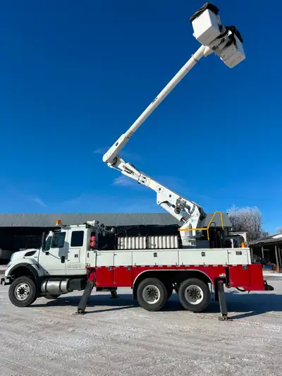 For Sale: 2015 International WorkStar 7500 Bucket Truck Specifications: • Mileage: 91,736 km • Engin...
