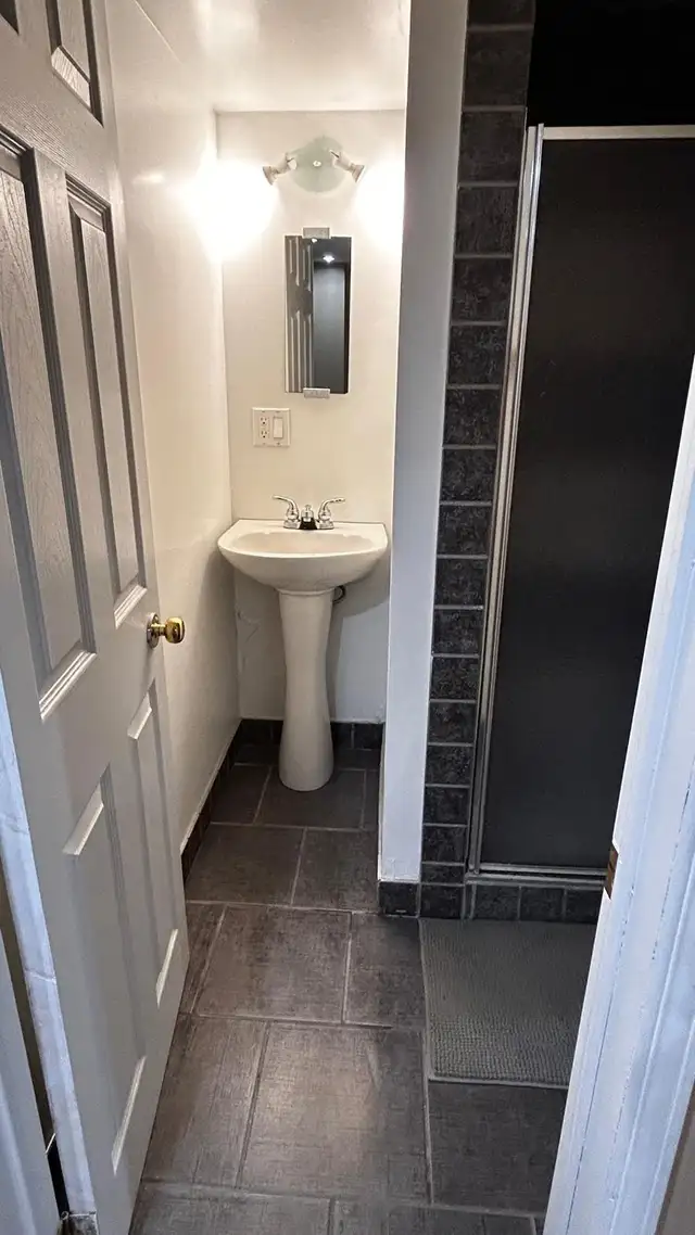 Basement Apartment for rent in Long Term Rentals in Barrie - Image 4
