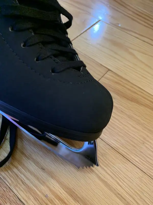 Skates Patins Artistiques, noir, taille 4.5 in Skates & Blades in City of Montréal - Image 3