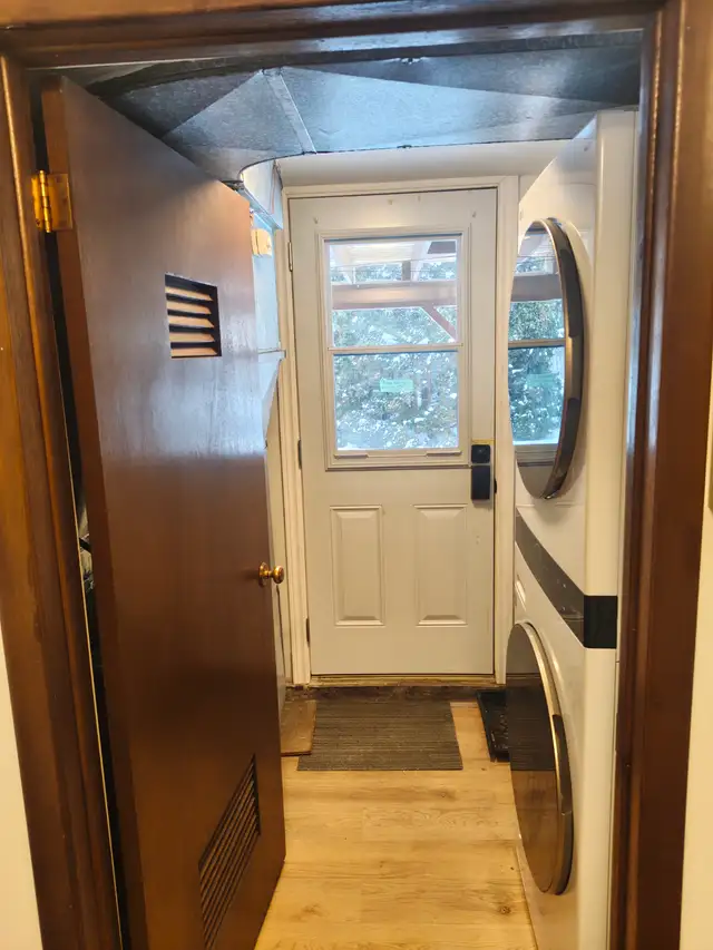 Spacious Summer Room Close to UWaterloo in Room Rentals & Roommates in Kitchener / Waterloo - Image 9