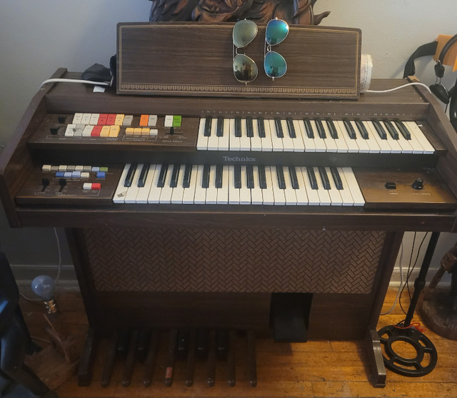 Free Tecnic su15 electronic organ dans Objets gratuits  à Ville de Montréal - Image 2