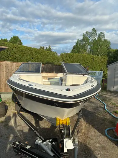 Quality Four Winns Horizon 200H, 5.0 Litre fuel injected Volvo Penta 270HP only 335 hours. Well main...
