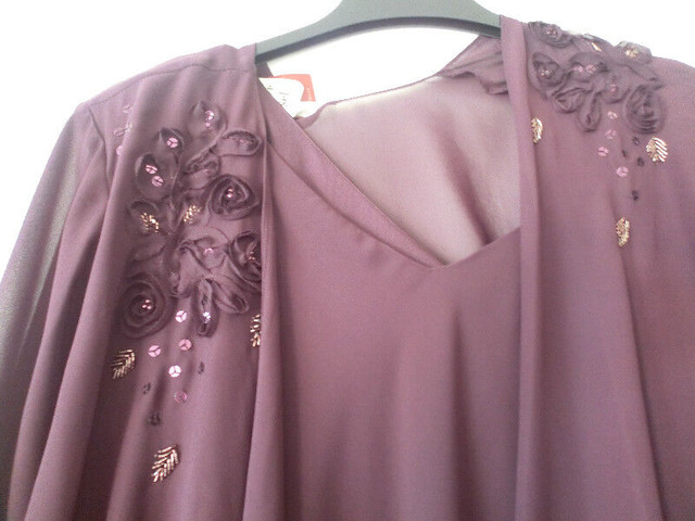 New Price Elegant Long Plum Dress with Coverup in Women's - Dresses & Skirts in Mississauga / Peel Region - Image 2