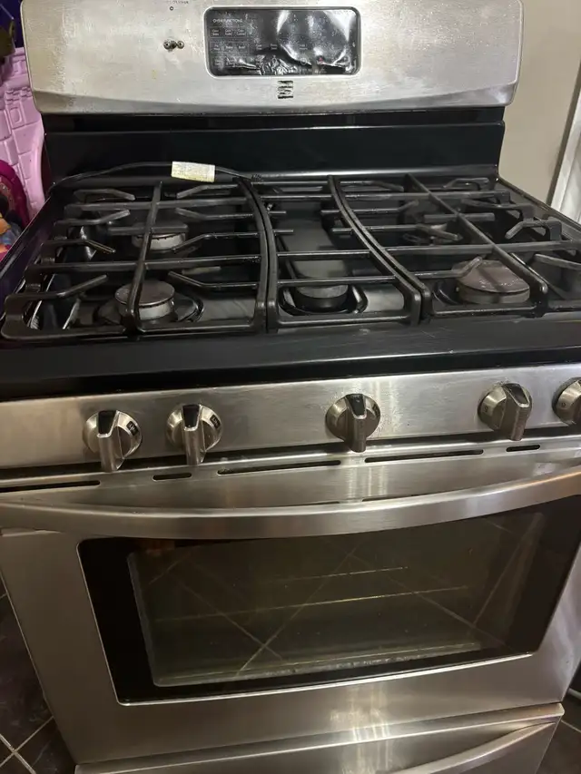 Used Gas stove in Stoves, Ovens & Ranges in Markham / York Region - Image 2