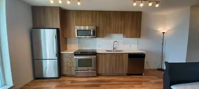 *** Available May 01st, 2026 *** Fully furnished studio apartment with amazing views in Downtown Sur...