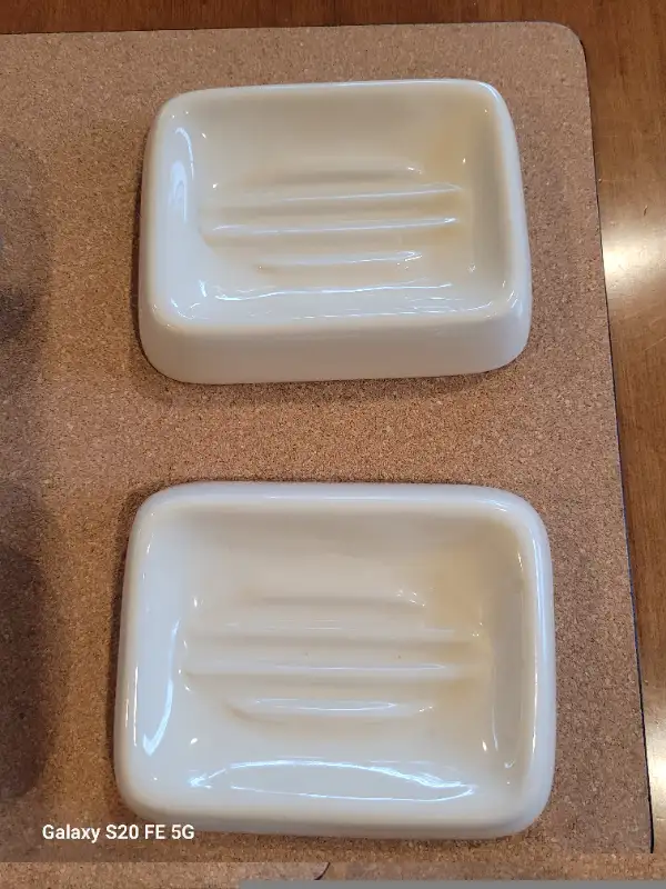 Ceramic Grey, Beige Soap Dishes (EACH) in Bathwares in Markham / York Region - Image 4