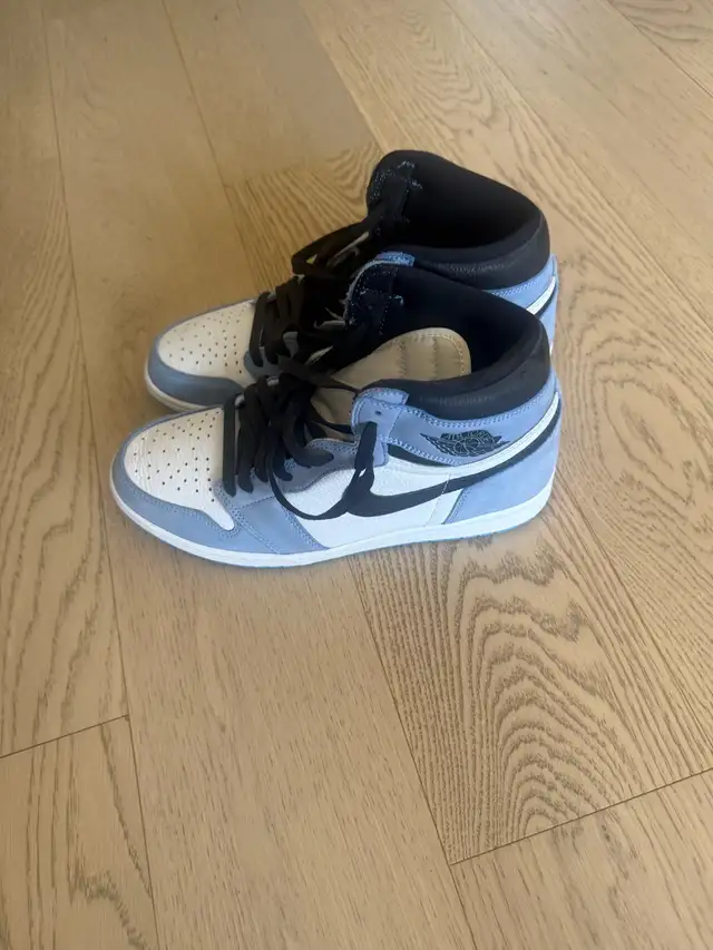 Jordan 1 retro high OG university blue size 10.5 in Men's Shoes in Mississauga / Peel Region - Image 4