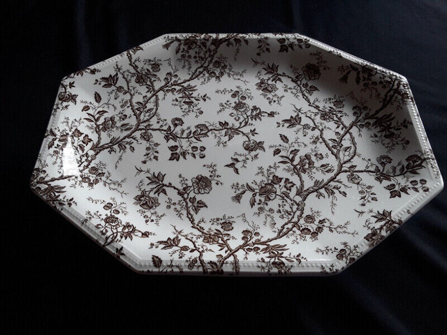 IRONSTONE PLATTER - HYDE PARK - JOHNSON BROTHERS in Arts & Collectibles in City of Toronto