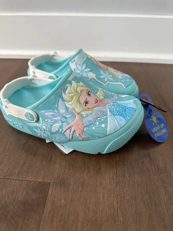 Crocs fille girl neuf jamais porté frozen grandeur 2 Elsa in Kids & Youth in Longueuil / South Shore - Image 2