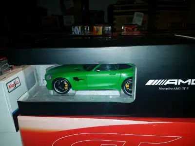 Mint condition with original box. May consider trades. Dark green and grey G class also available.