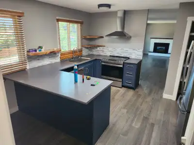 Vernon - Mission Hill - 3 or 4 Bedroom Suite ~1200-1900 sq ft - Pet-Friendly! Available ~August 15 (...
