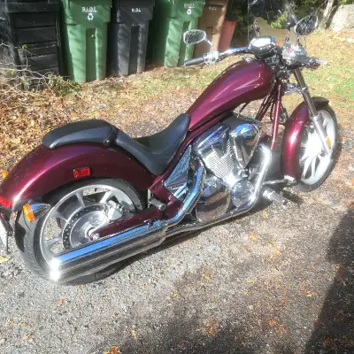 Superbe Honda Fury VT1300, version USA, qui démarre au quart de tour avec seulement 5578 miles au co...