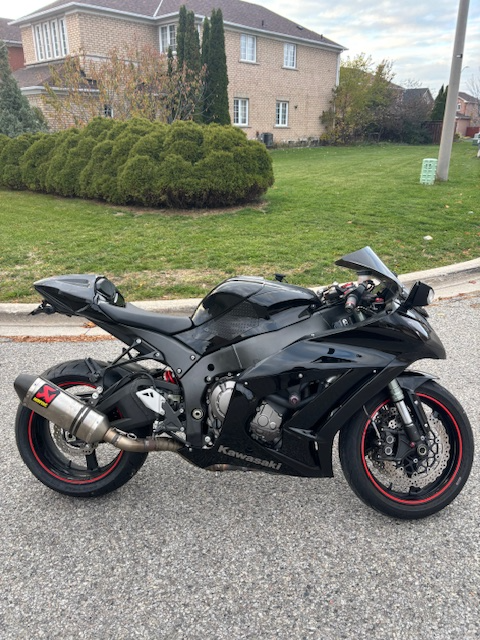 2011 KAWASAKI NINJA ZX10r in Sport Bikes in City of Toronto - Image 2
