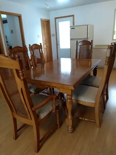 Set cuisine et vaisselier en chêne massif, View more