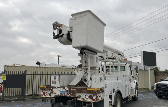 2016 bucket truck -  Freightliner Altec AM55E in Other in City of Halifax - Image 4