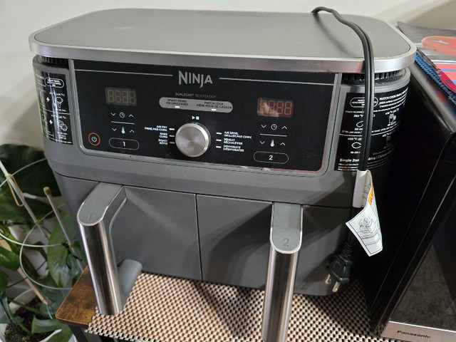 Ninja Air fryer two baskets excellent condition in Microwaves & Cookers in Edmonton - Image 4