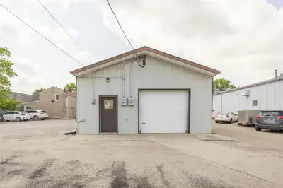 720SF Heated garage/shop available for lease! Located at the rear of 387 Main St, Steinbach with bac...