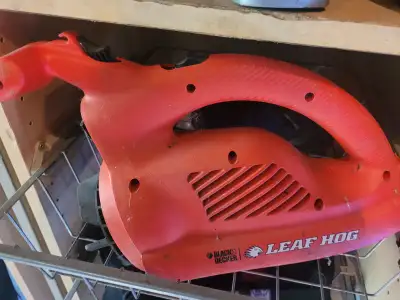 Black&Decker Leaf Hog. Leaf blower. PLEASE read the ad carefully My name - My name is Matt Peter. Yo...