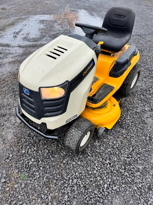 tracteur a gazon cub cadet LTx1142 hydrostatique in Lawnmowers & Leaf Blowers in Trois-Rivières - Image 9