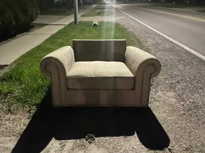 free couch and litter at 2127 Dominion Boulevard, View more