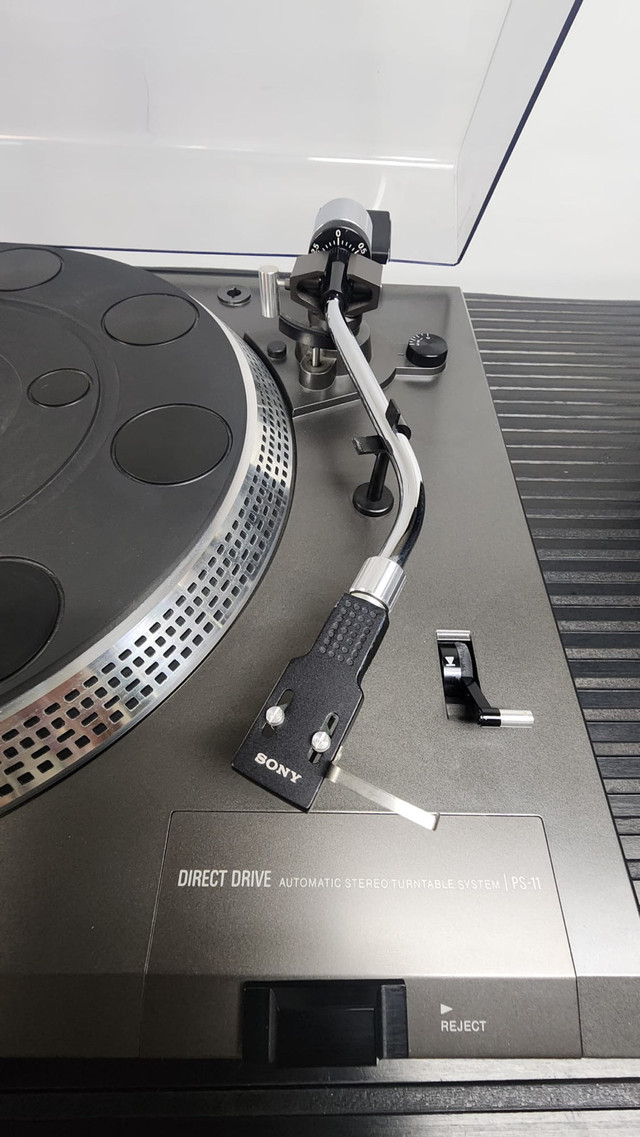SONY DIRECT DRIVE AUTOMATIC STEREO TURNTABLE MODEL PS-11 in General Electronics in Ottawa - Image 4