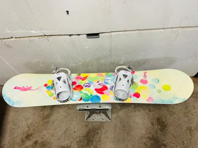 Like new Firefly snowboard 140cm with Lamar jr bindings in Snowboard in Markham / York Region - Image 4