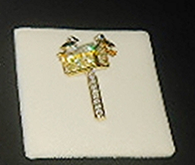 One-Of-Kind Brooch - 2 Emerald Birds on Gold Diamond Feeder NEW! in Jewellery & Watches in City of Toronto