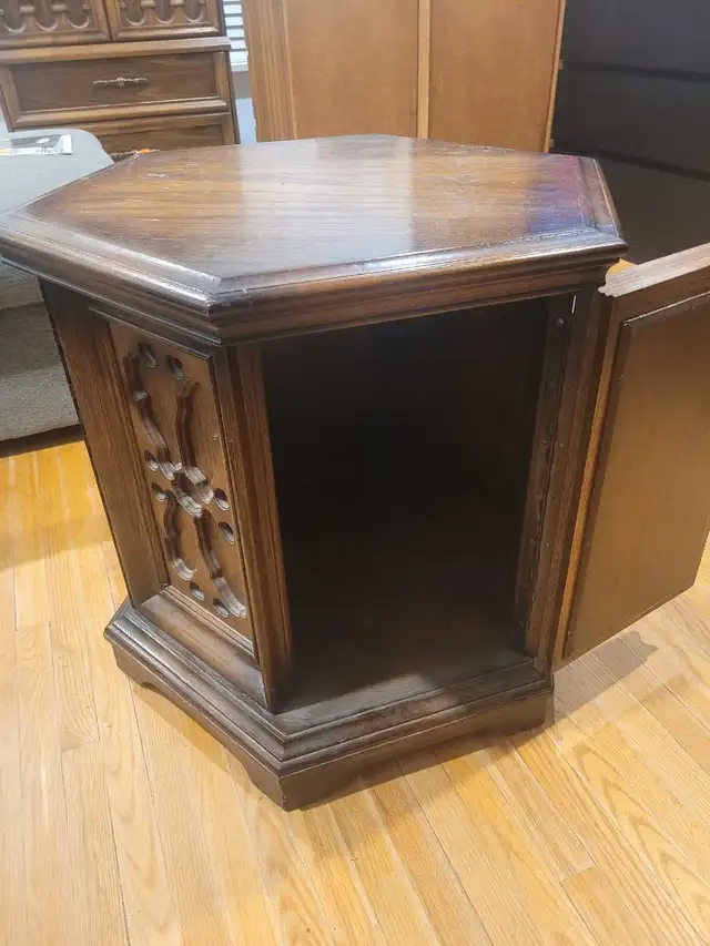 Wooden side tables in Coffee Tables in City of Toronto - Image 7
