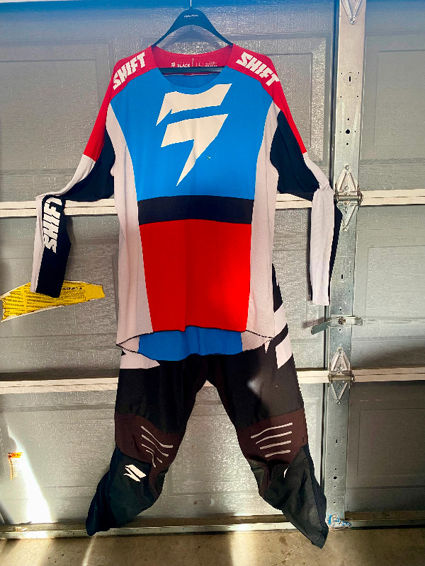 Shift Racing Black Label Jersey and Pants in Other in Markham / York Region