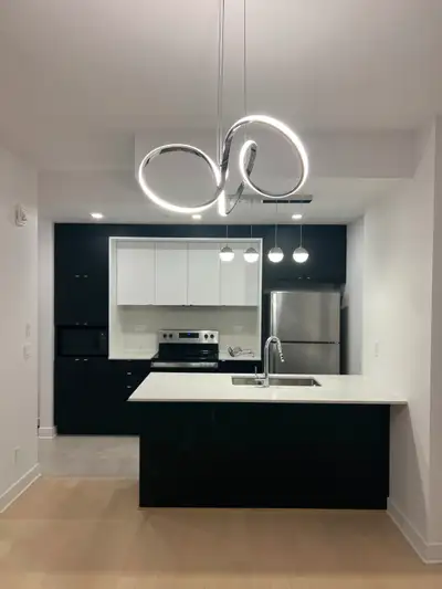 RENOVATED 3 ½ WITH PARKING INCLUDED – AVAILABLE TODAY!