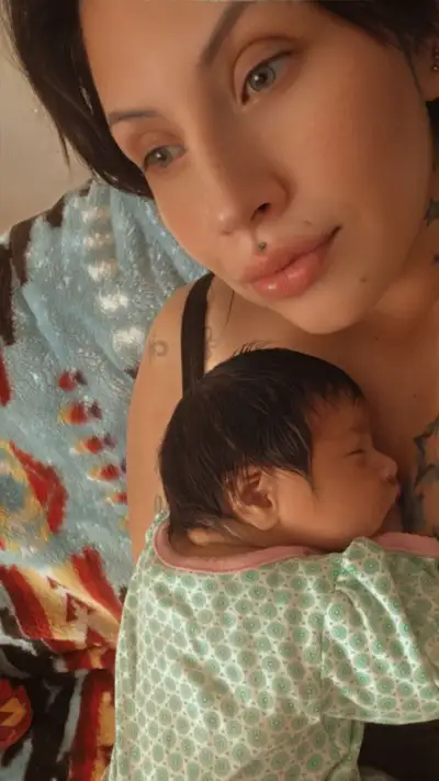 Can anyone help me ? Single mama struggling, View more