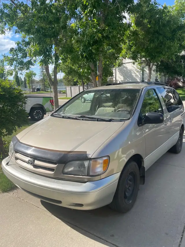 2000 Toyota Sienna Van
