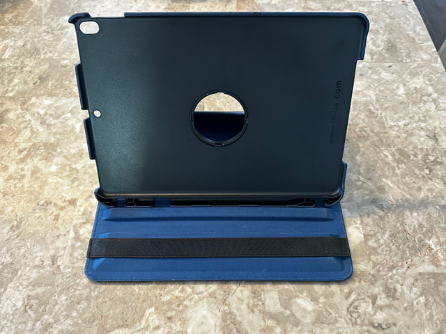 Faux Leather 10.5” iPad Case in iPads & Tablets in Barrie - Image 2