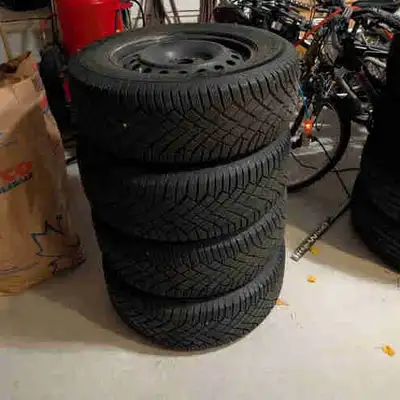 These are a set of Continental winter tires, size 245/65R17, ready to install. Very low kms, they st...