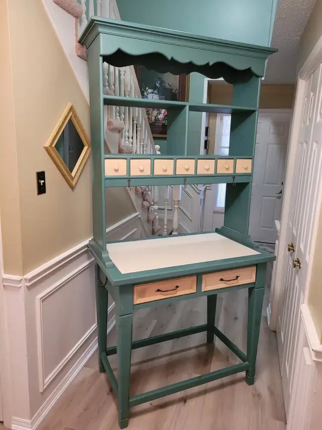 Large Decorative Hutch633734090516511225