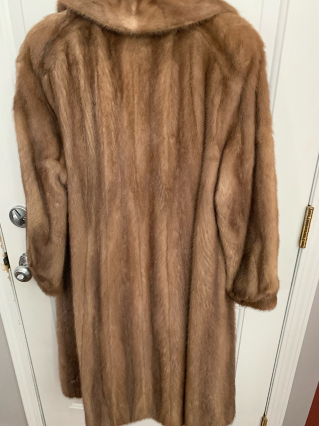 Vintage Women’s Reiss Mink Fur Coat Size  L - Offers Considered in Women's - Tops & Outerwear in Winnipeg - Image 3