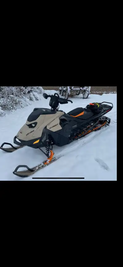 2024 Summit 850 Adrenaline with Edge package . 165 “ track . Pretty much brand new . Under 300 km ....