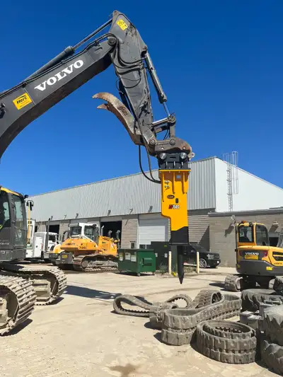 Hydraulic Breaker Hammer for an Excavator Durable and Reliable hydraulic breaker for all sizes of ex...