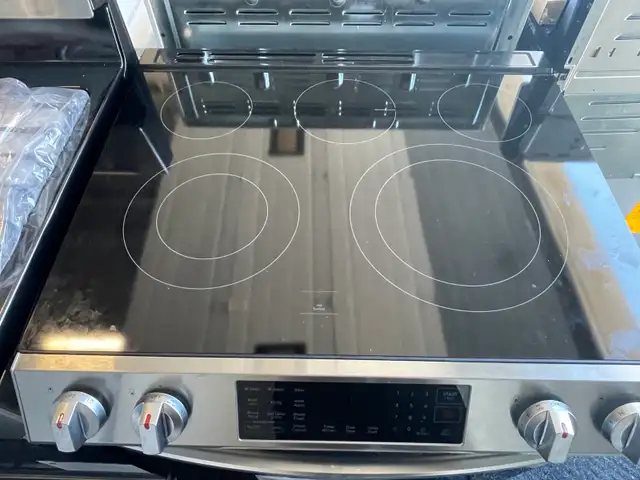 NEW 30” Samsung Slide In Range Stove(6.3 Cu.Ft) Steam/Self Clean in Stoves, Ovens & Ranges in London - Image 9