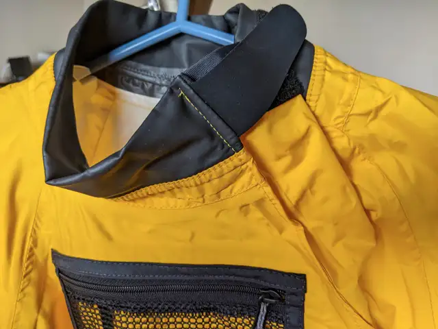 Dry Top - Paddling Jacket in Water Sports in City of Halifax - Image 5