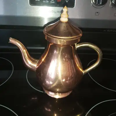 Very nice Portugal ODI copper kettle. In nice space could use a shine to make it glow. Email