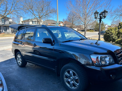 Toyota Highlander - 7 Passenger - Leather - Low Km