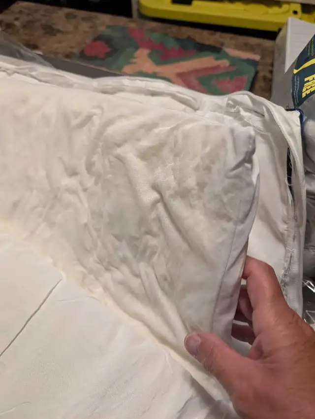 GoodMorning.com  Adjustable Pillow in Bedding in St. Catharines - Image 8