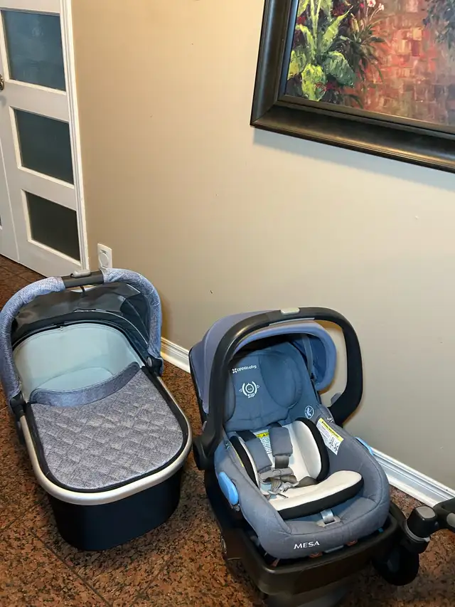Uppababy Vista stroller set . Clean as new  in Strollers, Carriers & Car Seats in Markham / York Region - Image 4