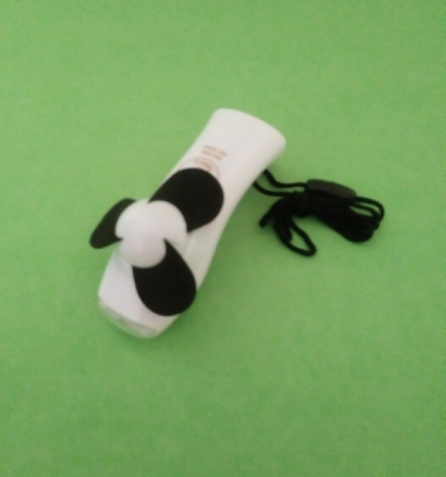 Mini Handheld Fan with Torch in Other in Mississauga / Peel Region - Image 3
