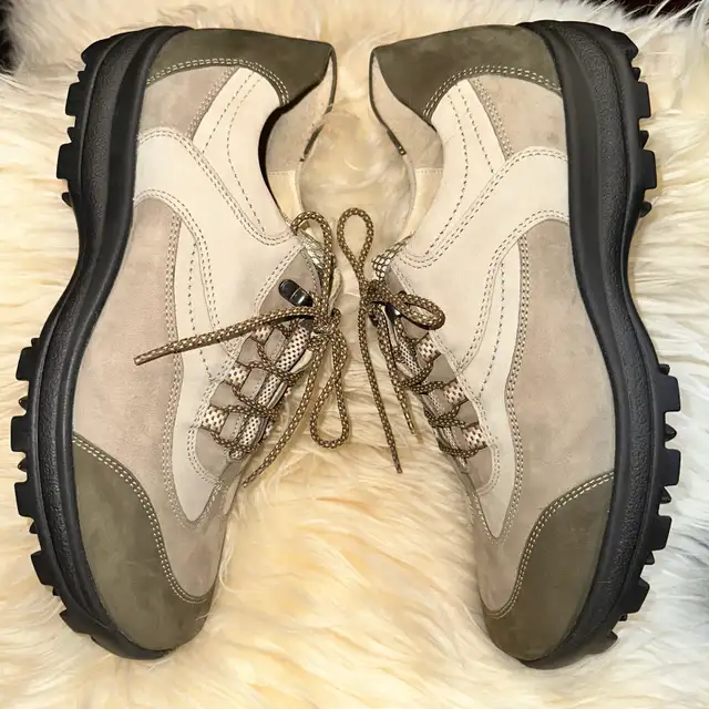 NWT orthopedic Hiking shoes. Women’s wide shoes  size 10w in Women's - Shoes in Oshawa / Durham Region - Image 5