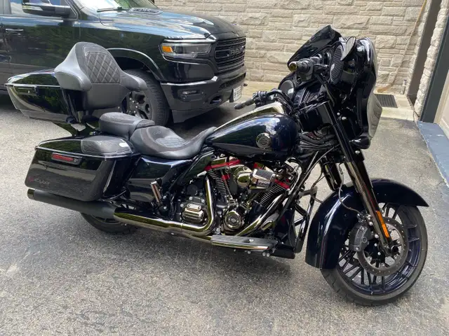 2022 Harley Davidson Street glide CVO in Sport Touring in Mississauga / Peel Region - Image 3